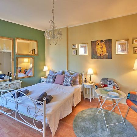 Old City Romantic Studio With Free Private Parking Pula Extérieur photo