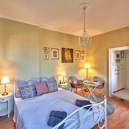 Old City Romantic Studio With Free Private Parking Pula Extérieur photo