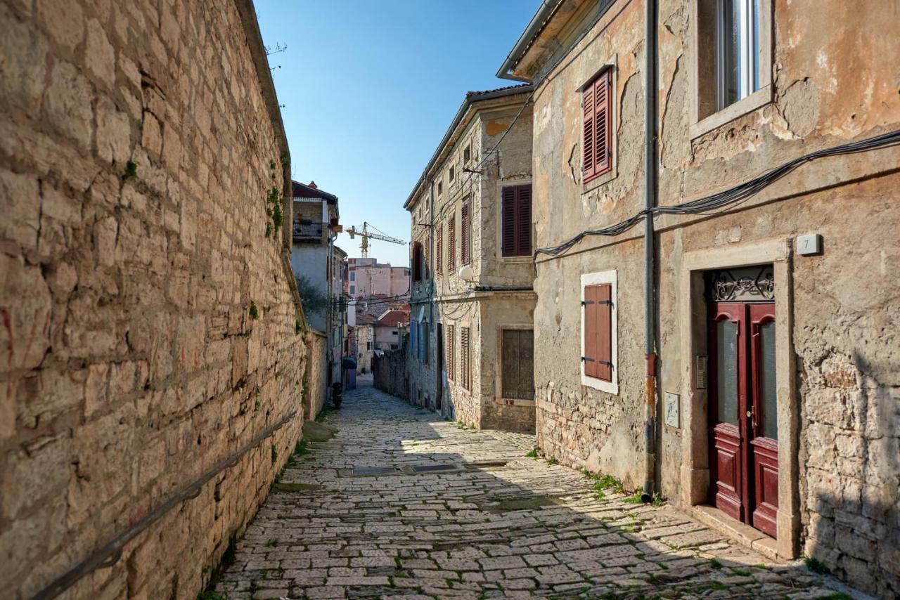 Old City Romantic Studio With Free Private Parking Pula Extérieur photo