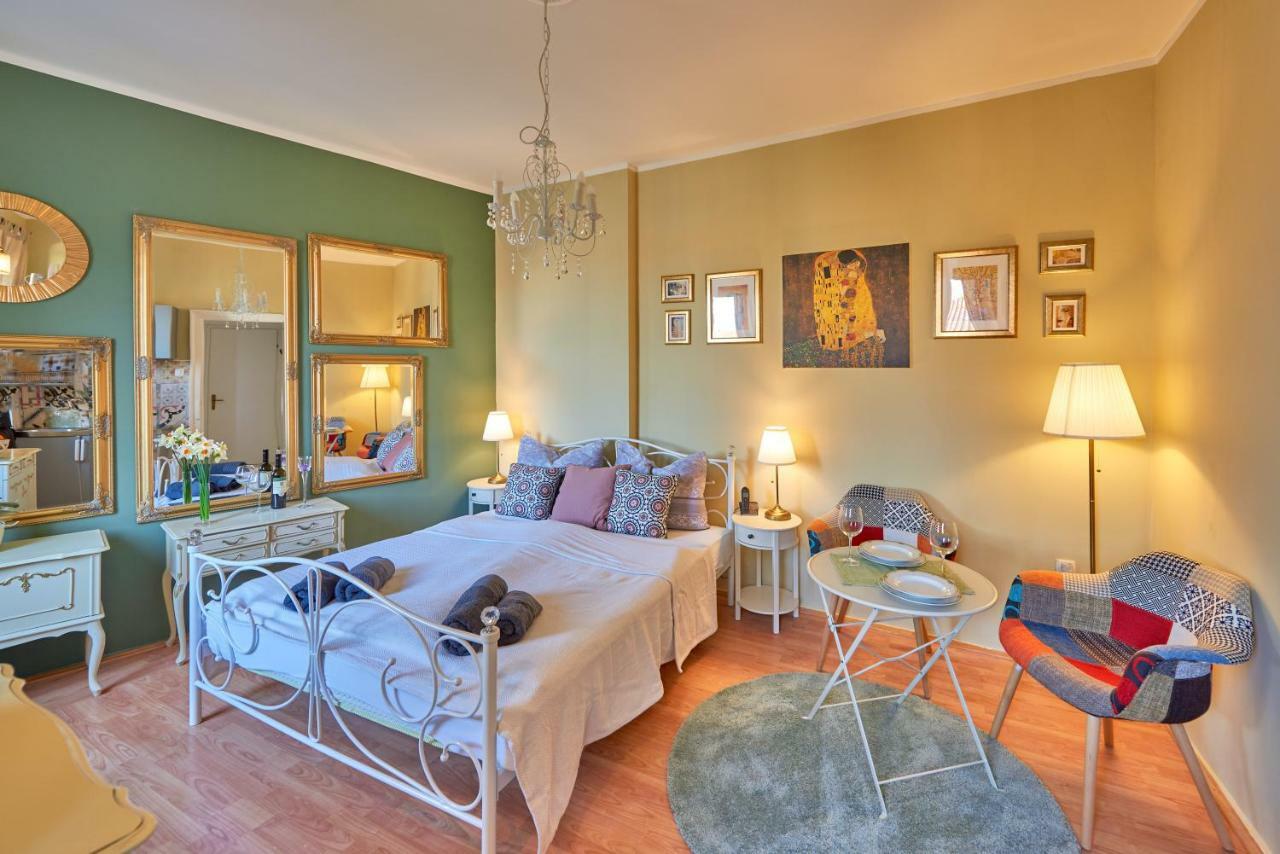Old City Romantic Studio With Free Private Parking Pula Extérieur photo