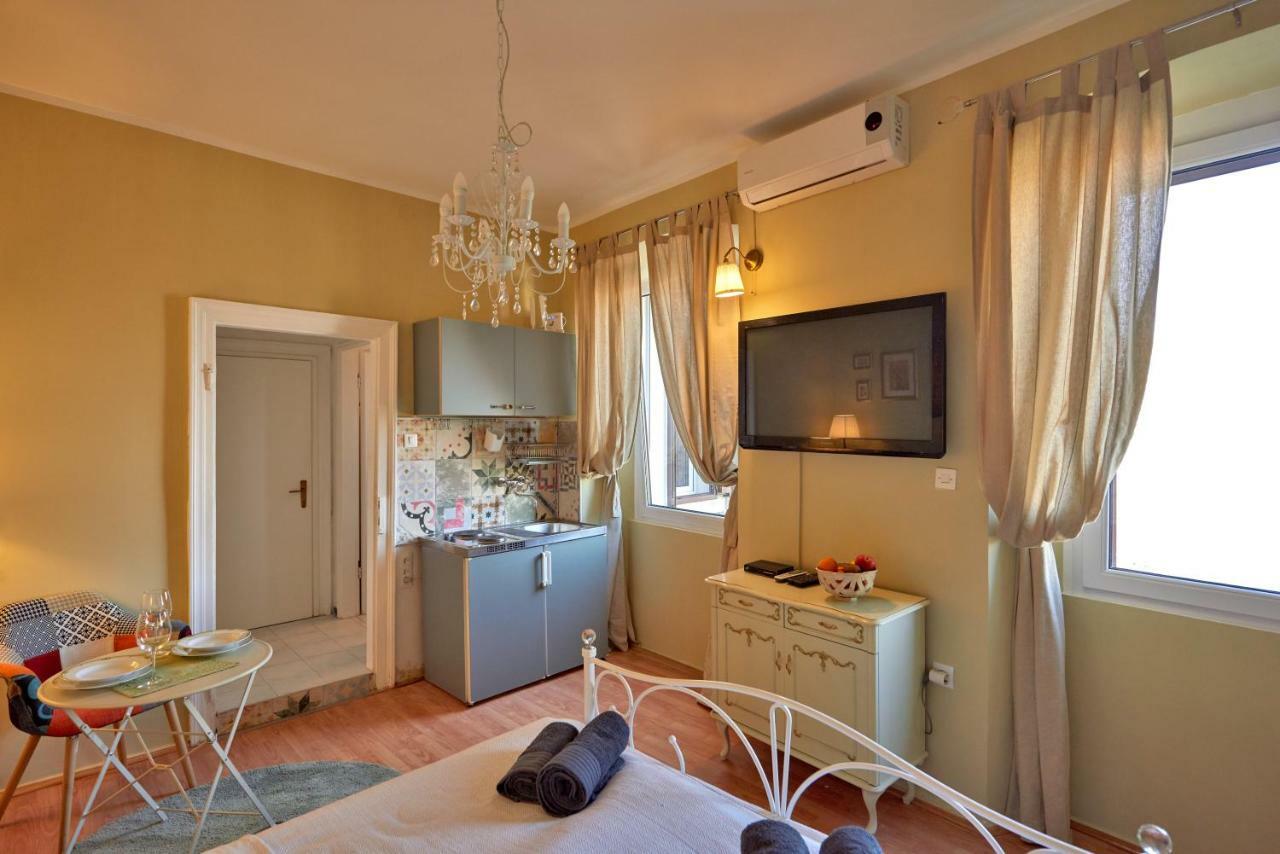 Old City Romantic Studio With Free Private Parking Pula Extérieur photo