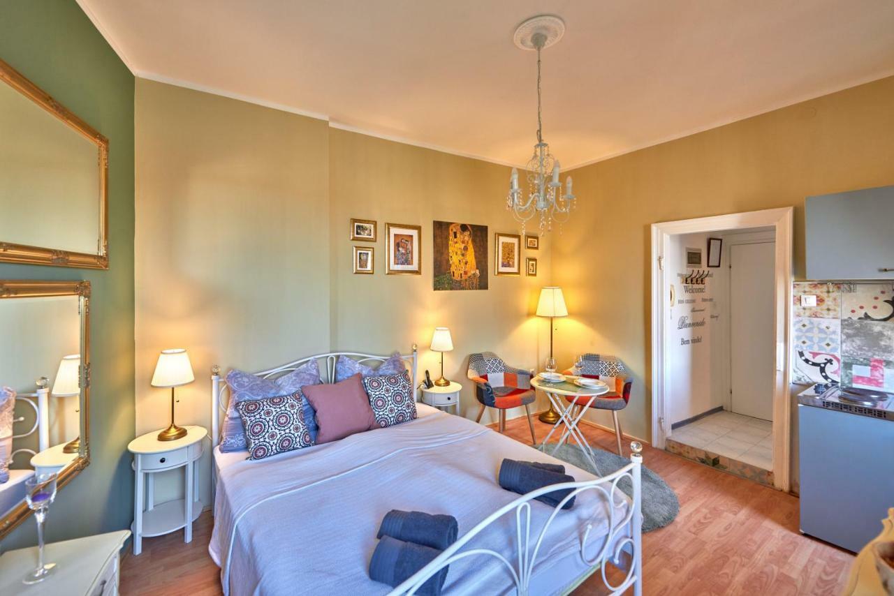 Old City Romantic Studio With Free Private Parking Pula Extérieur photo