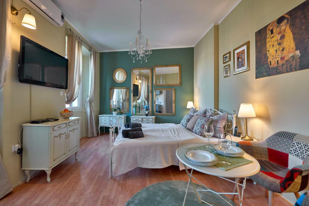Old City Romantic Studio With Free Private Parking Pula Extérieur photo