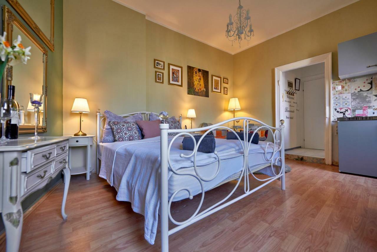 Old City Romantic Studio With Free Private Parking Pula Extérieur photo