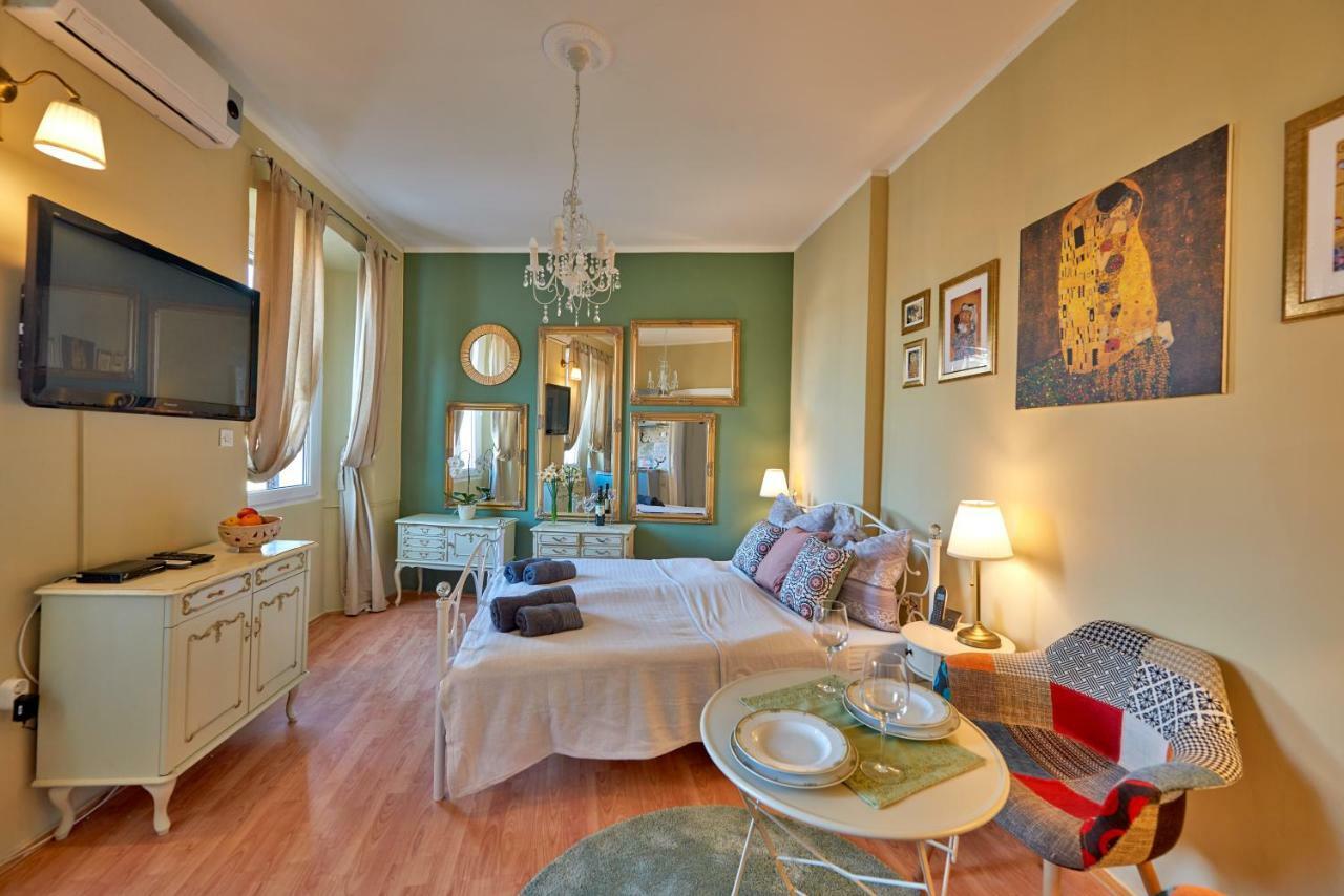 Old City Romantic Studio With Free Private Parking Pula Extérieur photo